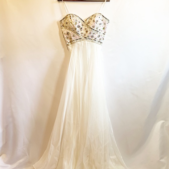 Long stapless White Prom/Wedding/Evening Dress - Picture 1 of 8